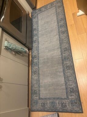 Ruggable Vintage Daisy Bordered Blue 2.5'x7'